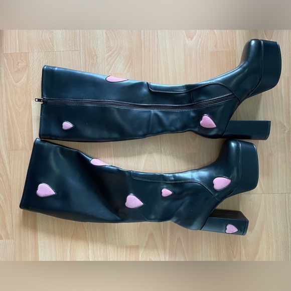 Brand new vintage leather long boots with heart design - Picture 1 of 3